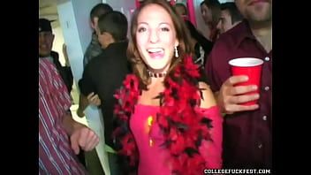 Jouer Houes d'université baisées à la fête d'halloween
