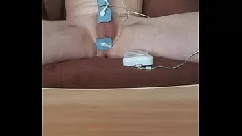 Reproducir Joven gay doble sonido y electro manos libres corrida
