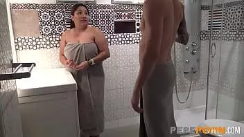 play Di kamar mandi, masih horny! catalina dan mike vegas