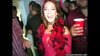 Jouer Houes d'université baisées à la fête d'halloween