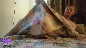 চালান শৃঙ্গাকার সৎ ছেলে বিছানায় মায়ের পাশে বাঁড়া (প্রিভিউ)
