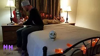play Fiul vitreg trebuie să se masturească în fața mamei pentru a rupe blestemul voodoo partea 1