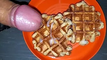 play Ein paar Waffeln mit meinem Schwanzsirup zum Frühstück.