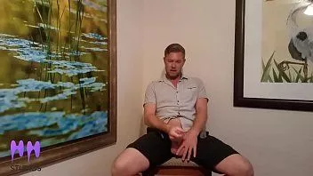 Redare Fiul vitreg merge la muzeul de artă al orașului New York pentru a le vedea pe mame un selfie nud (previzualizare)