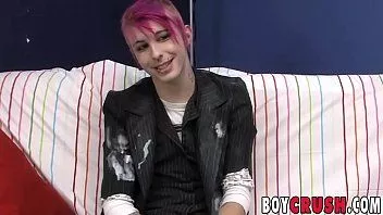 play Der Girly-Twink Jay Donohue holt sich nach dem Vorstellungsgespräch einen runter