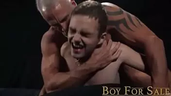 Reproducir Boyforsale - jovencito esclavo caliente follado a pelo por papá maestro
