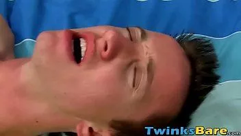 Abspielen Emo-tätowierte Schnuckel tauschen ihre Blowjobs aus, bevor sie ohne Kondom ficken