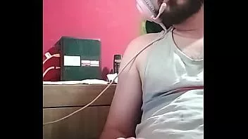 play 我试着通过摩擦我鸡巴的小头来自慰，我高潮得很快，每次摩擦都让我更加性欲。