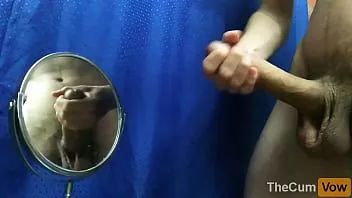 play Кончил на зеркало (twitter: @thecumvow)