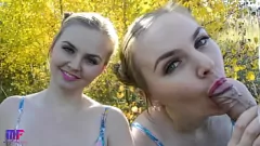 Afspelen Openbare pijpbeurt: tienerbabe slikt grote lul in stadspark