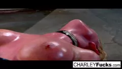 play Le pornostar brune Madison Scott e Charley Chase in un'intensa scopata hardcore