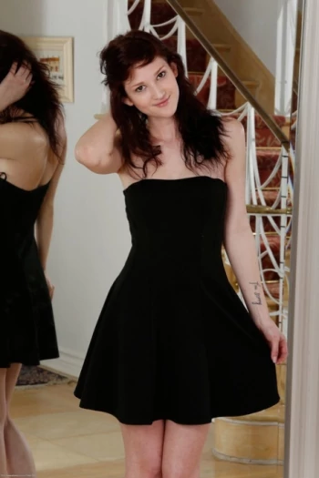 Pornostar Ellena Woods